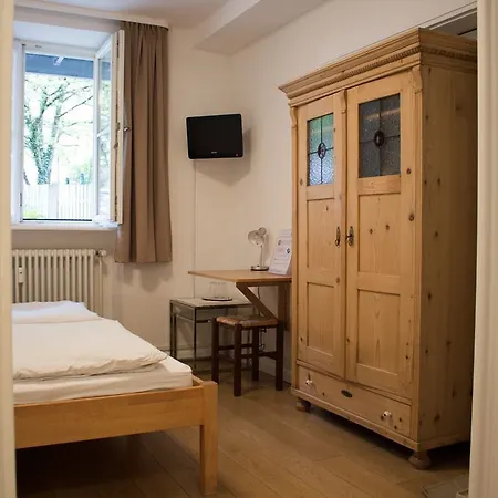Apartment Vier