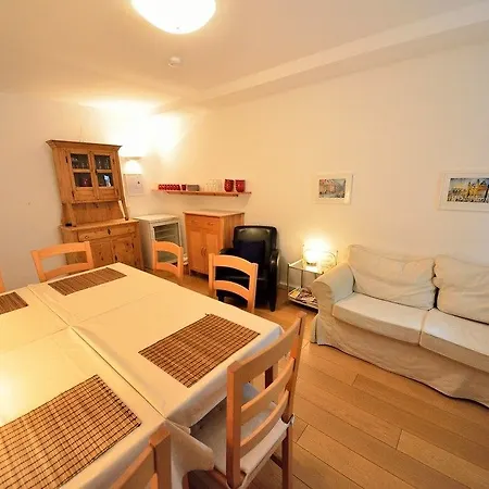 Apartment Vier